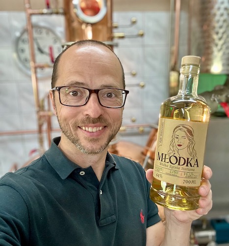 Wszystkie etykiety kleiłem i opisywałem sam